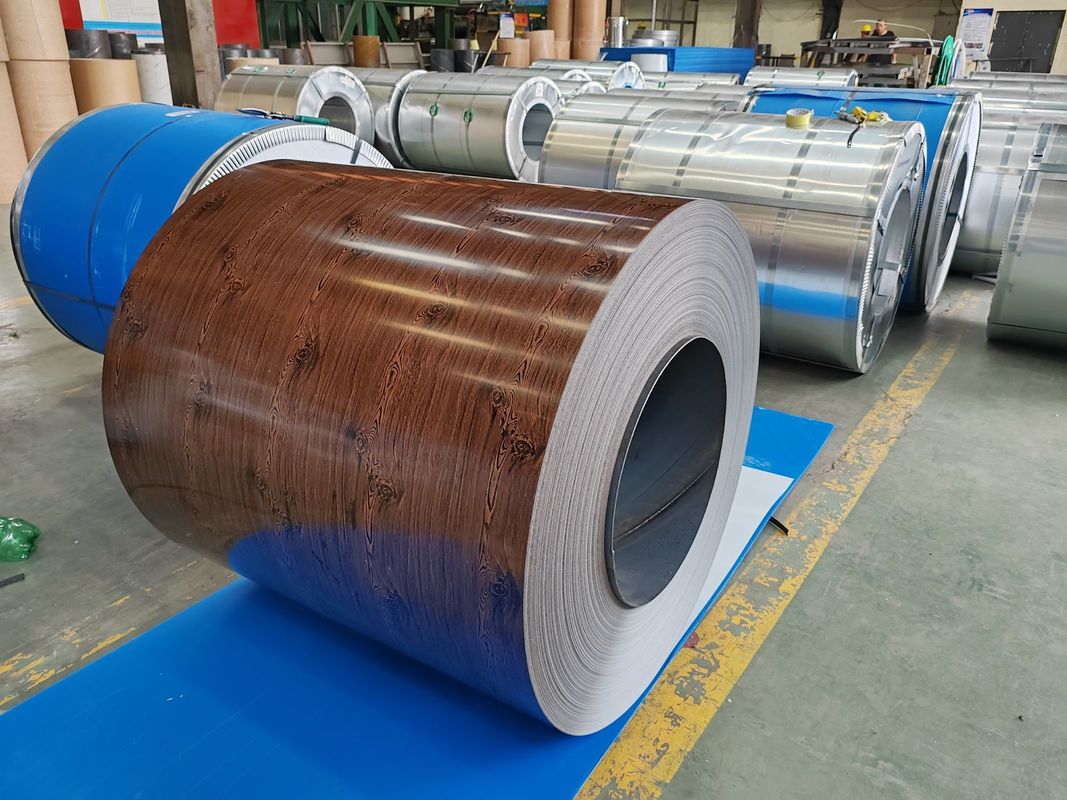 180-320MPa 항복 강도 및 PE / SMP / HDP / PVDF 코팅이 적용된 1250mm 사전 도장 컬러 강판 코일 (옥외 패널용)