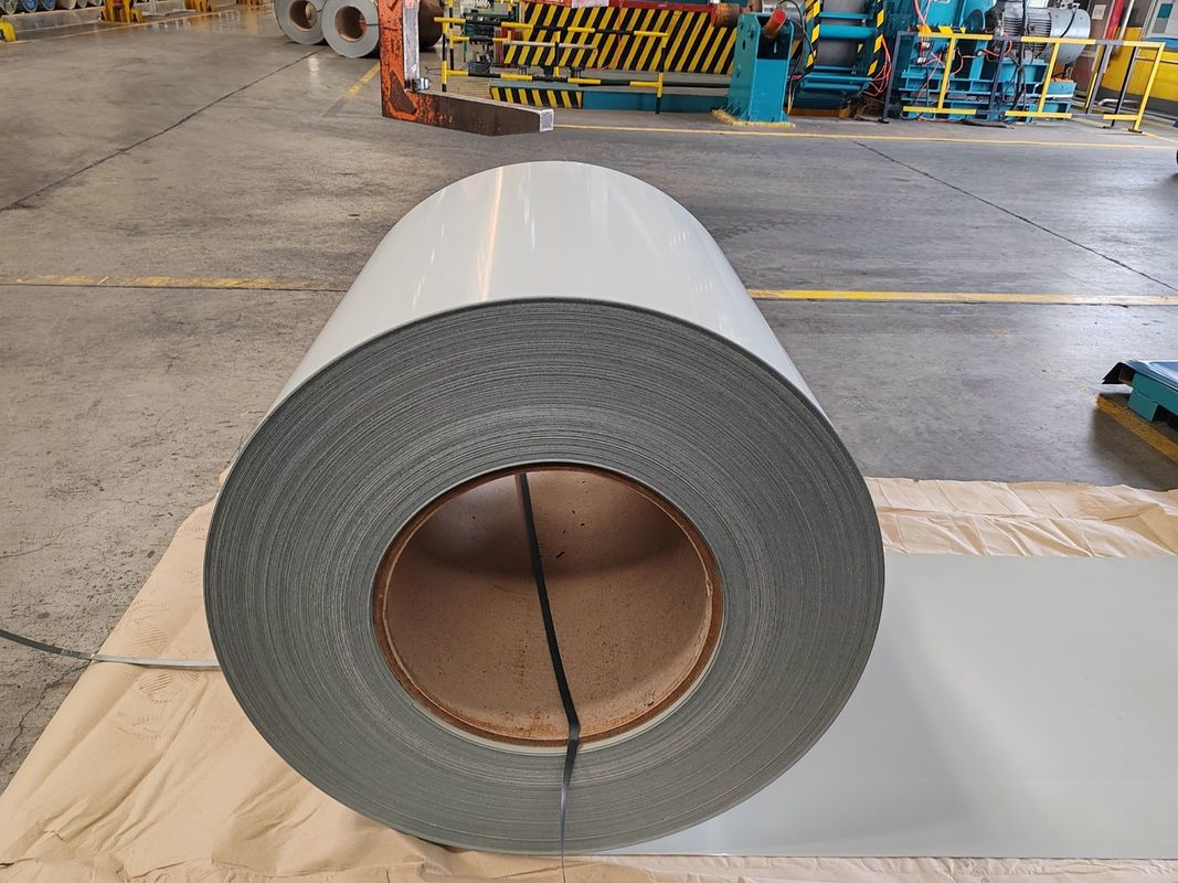 2/1 5 ̊15μm 뒷 페인트와 700 ̊1250mm 너비로 지붕 및 패널 제조를 위해 미리 칠한 컬러 스틸 코일