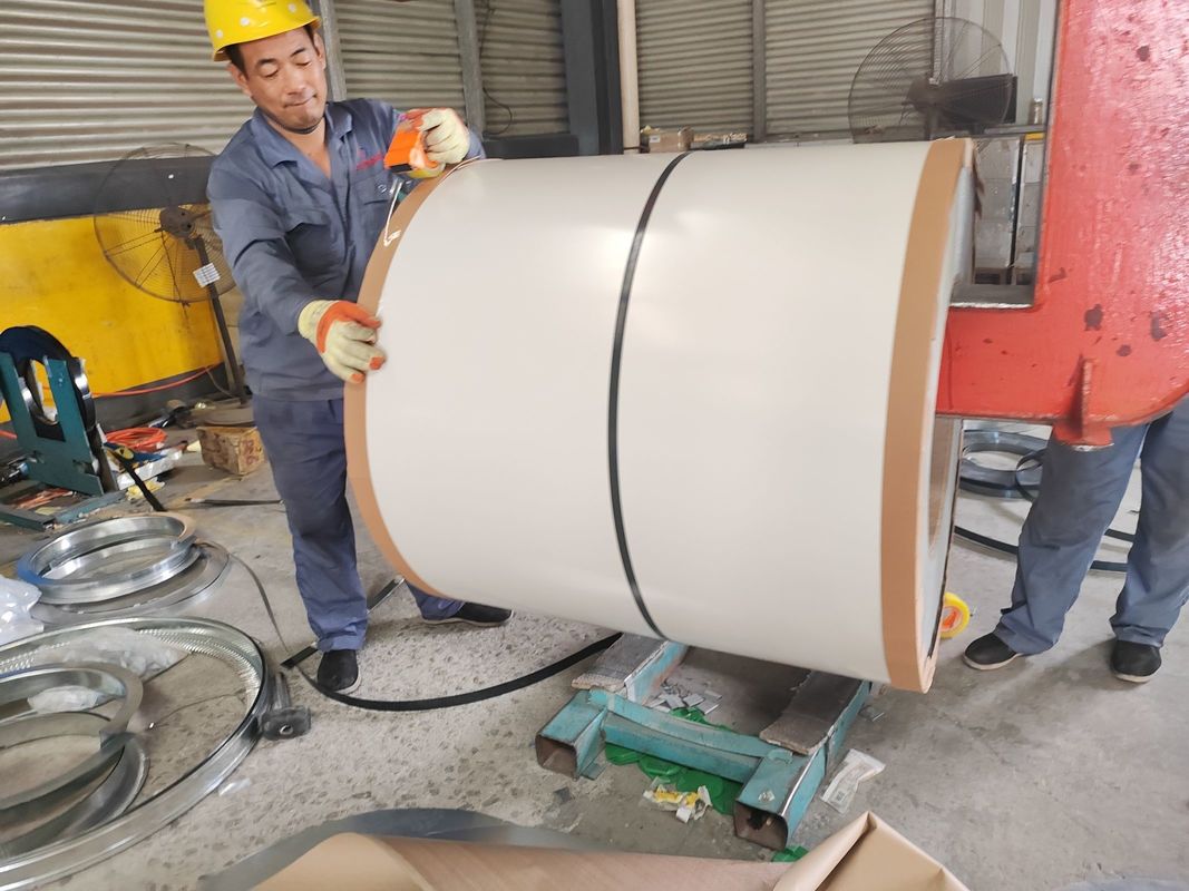 지붕 및 벽 패널용 크롬산 표면 처리 및 508/610mm 코일 ID가 있는 PE 사전 도장 컬러 강판 코일