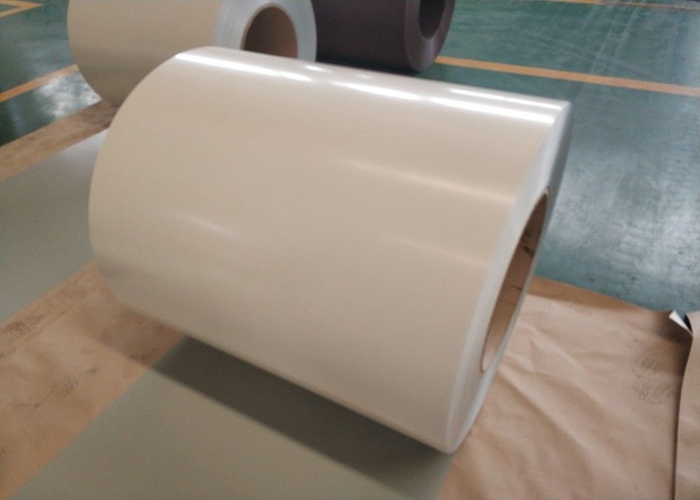 지스 G3312 PPGI 사전 도장 컬러 강판 코일, 폭 1000mm, 상부 코팅 10-20 마이크로미터, 지붕 및 건축 패널용