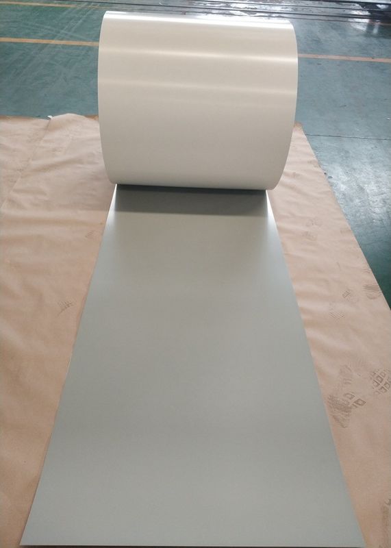 지스 G3312 PPGI 사전 도장 컬러 강판 코일, 폭 1000mm, 상부 코팅 10-20 마이크로미터, 지붕 및 건축 패널용